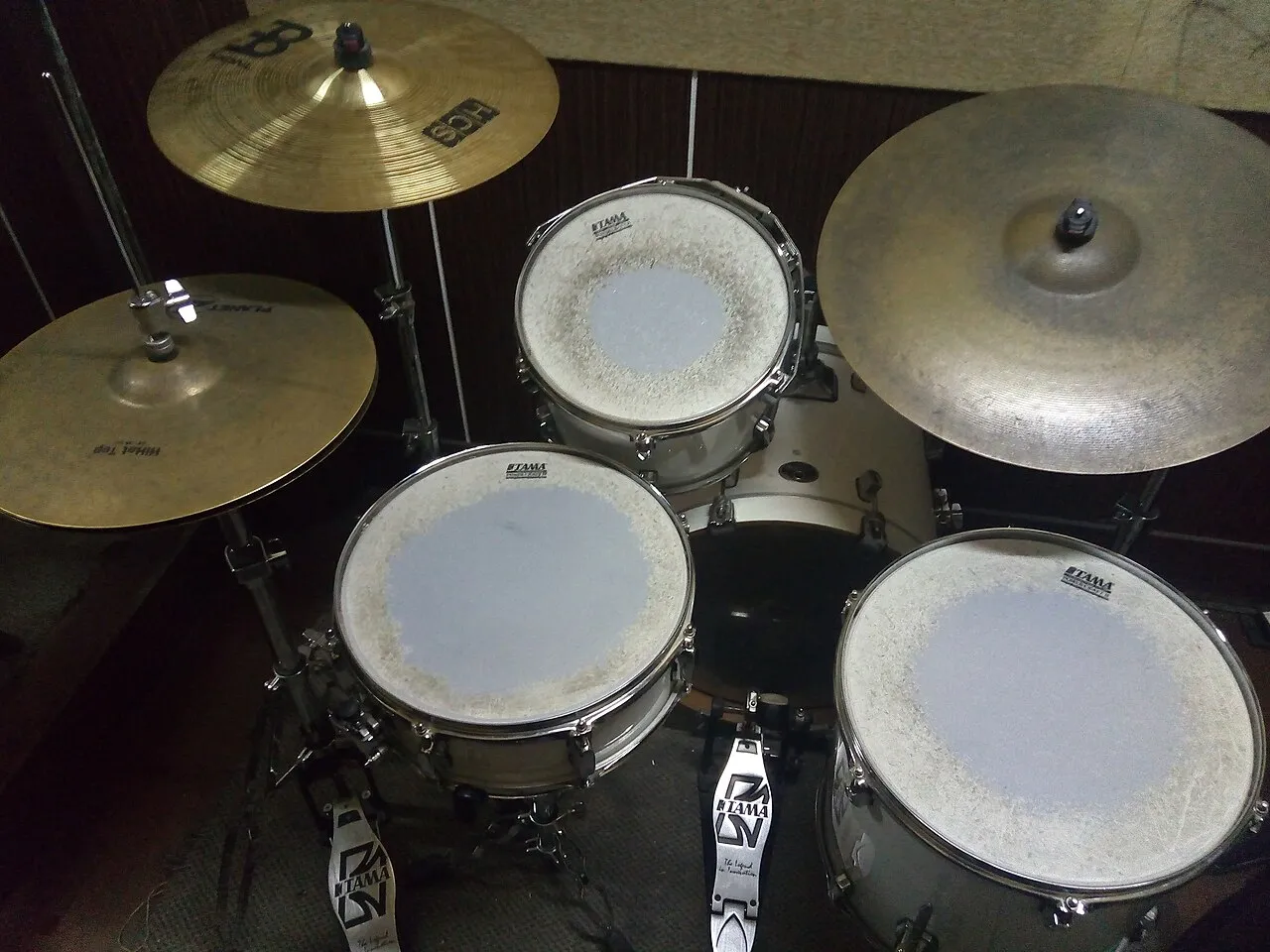 Beginner drum kit