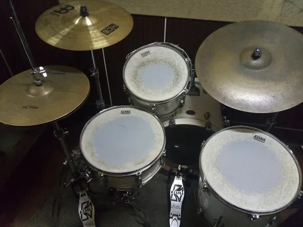Beginner drum kit